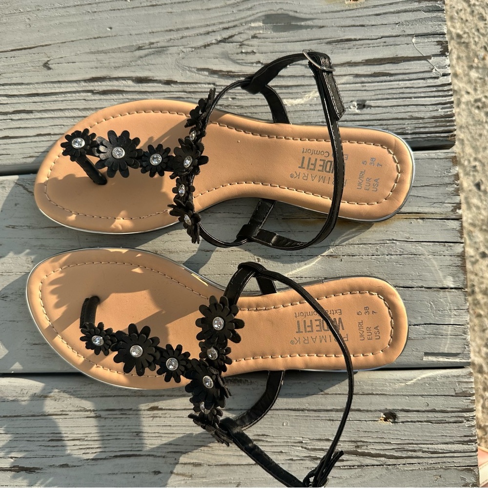 Primark Black Floral Embellished T-strap Sandals Wide Fit size 7 Wide NWOT - Picture 6 of 8